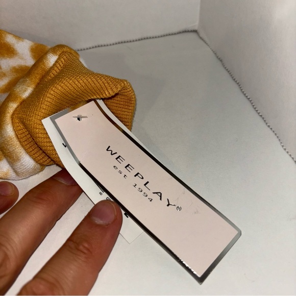 WeePlay 2 piece Sweater and pants set BOSS - Picture 3 of 7